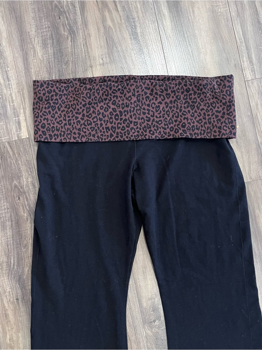 Victoria’s Secret Fold Over Flare Yoga Pants with Leopard Waistband - Picture 3 of 6